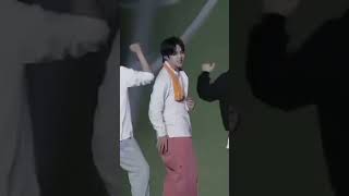 cheol's reaction after the cameraman zoomed in his butt 🤣🤣