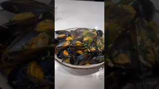 HOW TO COOK MUSSELS