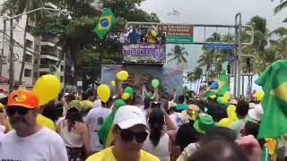 Apoiadores de Bolsonaro comparam mulheres a cadelas em música; vídeo