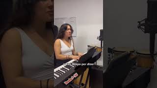 Soltando a voz com o Piano Digital Yamaha P-145