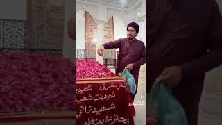 Shaheed Bibi Banzir Bhutto je Mazir Huzari