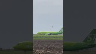 Взлет Airbus A 320 поснимал с земли.