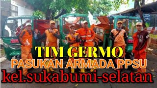 Pasukan armada germo ppsu sukabumi-selatan angkat sampah korban banjir diwilayah