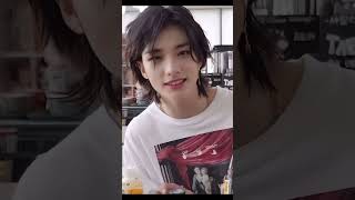 #кака ваша любимая k-pop группа?#stray kids#hyunjin#нас почти 700 пупсов пасиб♡#