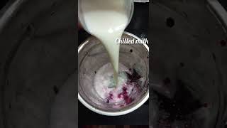 strawberry shake with 3 ingredients 😋😋 without strawberries / #shorts #shortvideo #strawberryshake