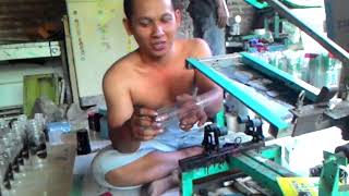 Proses sablon botol plastik,botol susu