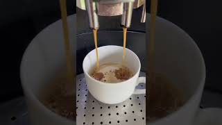 Espresso aus einem alten Jura Kaffeevollautomaten, der erstmal gereinigt werden muss