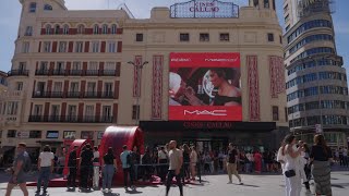 M·A·C CONVIERTE LA PLAZA DEL CALLAO EN UN SET DE MAQUILLAJE