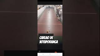 Carlão da equipe de Votuporanga chegou rafando com parada de bola, trancada fascinante.