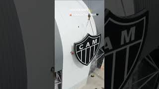 🖤INSTALAÇÃO DO ESCUDO🎥  #arenamrv #galoucura #libertadores #atlético #galo #vingadoras #mineirao🥰