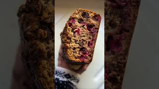 Cranberry Fig Quickbread | #quickbread #baking #driedfigs