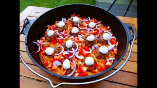 Pasta, Hackbällchen, Mozzarella - Eintopf nach Italienische Art. Dutch Oven, Kazan Rezepte. One Pot