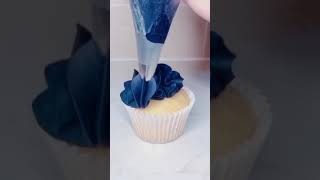 Make a Beautiful Cupcake 🧁😍 #Shorts