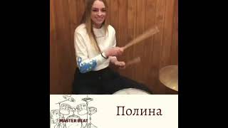 Полина исполняет песню из фильма "Мальчишки-кадеты"