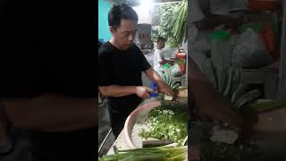 Cara potong/iris Daun bawang Di Sop kambing999 Kuah Susu.