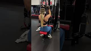 Narrow Grip Lat Pulldown