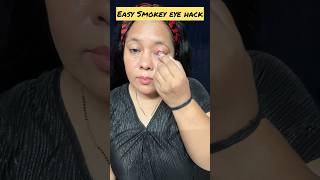 Easy Smokey eye hack🧿💫. #shorts #viralshorts #hacks #makeuphacks #eyeshadow #smokeyeye