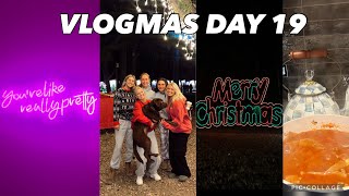 VLOGMAS DAY 19 | hanging neon sign, bridge run, holiday festival of lights, lasagna soup!