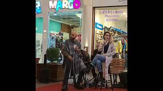 Homenagem para o dia das Mães,no Largo da Borges,com os Cantores Juliano Barreto e Mari Junges.🥰❤