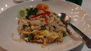 Makan Nasi Goreng Ikan Asin | Buka Puasa di Thai Addict