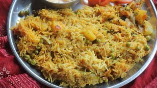 Aloo Matar Pulao/Pulao in Pressure cooker/Easy Pulao Recipe/Spicy Pulao rice