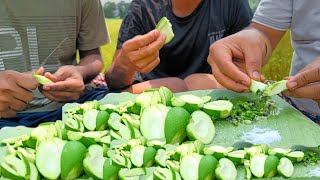 Amazing Mango Eating With Salt And Chilli 🥵🤤🔥 || Green Mango Salt And Pepper || Green Mango Recipe 🥭