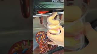 🍦Two tone soft ice cream ソフトクリーム صانع الآيس كريم لينة #subscribe #icecream #icemachinefactory