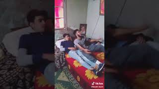 الرجل يحلم وهو نايم