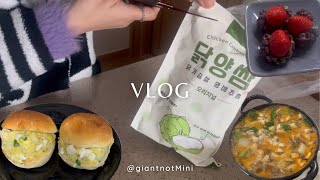 [Vlog] 집밥브이로그ㅣ계란감자샐러드샌드위치ㅣ명태된장찌개ㅣ마라탕ㅣ닭양쌈ㅣ명란솥밥ㅣ딸기오메기떡