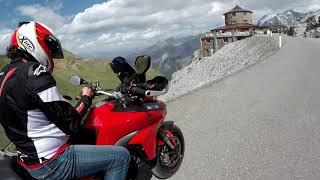 In moto tra Splugen, Fluela, Martinsbrucker, Resia, Umbrail, Stelvio e Gavia - Ducati Multistrada