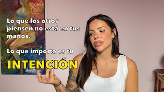 Mujer “consciente” mostrando su cuerpo en redes sociales?