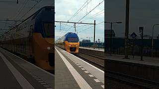 Flow virm rijdt langzaam door station Elst!