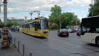 Tramvaiul V3A-93-CH-PPC #306 pe linia 32 parasind statia Piata Unirii