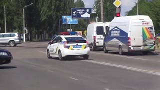 Toyota Prius police car responding with yelp and horns