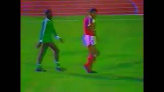 الشوط الاول من مباراة | الاهلى و دراجونز البنينى 0/4 ربع نهائي افريقيا ابطال الكؤوس 1985م