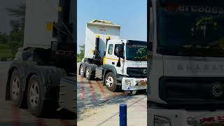 Respect to this truck driver #roadsafety #sanscarisumit #trafficrules #ytshorts