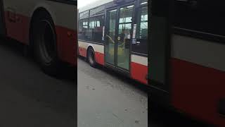 Příjezd autobusů SOR NB 12 a 18 Ev.č.3855 a Ev.č.6802 do zastávky Kačerov #bus #dpp #sor #shorts