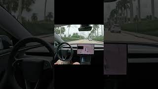 Tesla FSD Smoothly Navigates Intersection with Stopped Cars