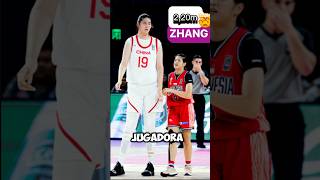 LA JUGADORA DE BALONCESTO MÁS ALTA DEL MUNDO!! ZHANG ZIYU 2,20m 🏀🇨🇳