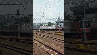 KERETA PETIKEMAS VS KRL BERPAPASAN#keretaapi #shortvideo