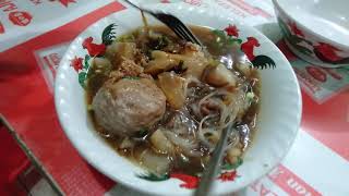 Bakso virall!! Banyak menu bakso tupabgan pak jirin