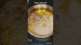 Very Useful Tip | How to Clean Used Oil | వాడిన నూనెను శుభ్రం చేయడం ఎలా | #shorts #madhuramfoodz