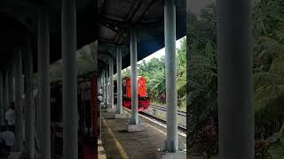 NGEBUT PARAH!! KA KUALA STABAS SAAT BERJALAN LANGSUNG DI STASIUN BLAMBANGAN PAGAR #shorts#railfan