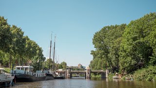 De stad vanaf het water