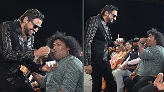 Sathish vs Yogi Babu Hilarious Gulab Jamun Challenge | Fun Moments at SIIMA 2024