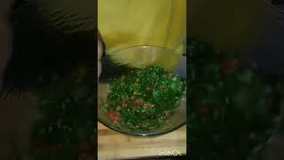 أطيب تبولة اللبنانية تفضلوا Delicious Tabbouleh 😍😍#تبولة #تبوله #parcel#زيت  Tabboellah#بندورة#بصل#