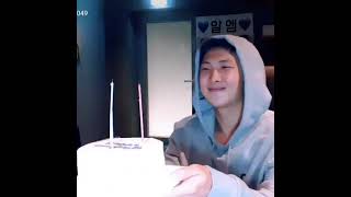 Namjoon's hilarious reaction when candle blow off by themselves🤣😂#bts#Namjoon#namjoonvlive#rm#shorts