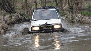 Gdzieś na bagnach...   Świeżaki 4x4 Ex-T