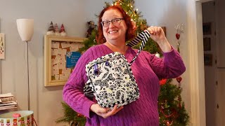 Vlogmas 2023 Ep 7: Finishing the Messenger Bag, Christmas Cards and Lights