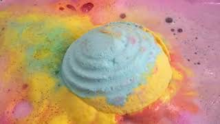 Lush Groovy Kind Of Love Bath Bomb Demo